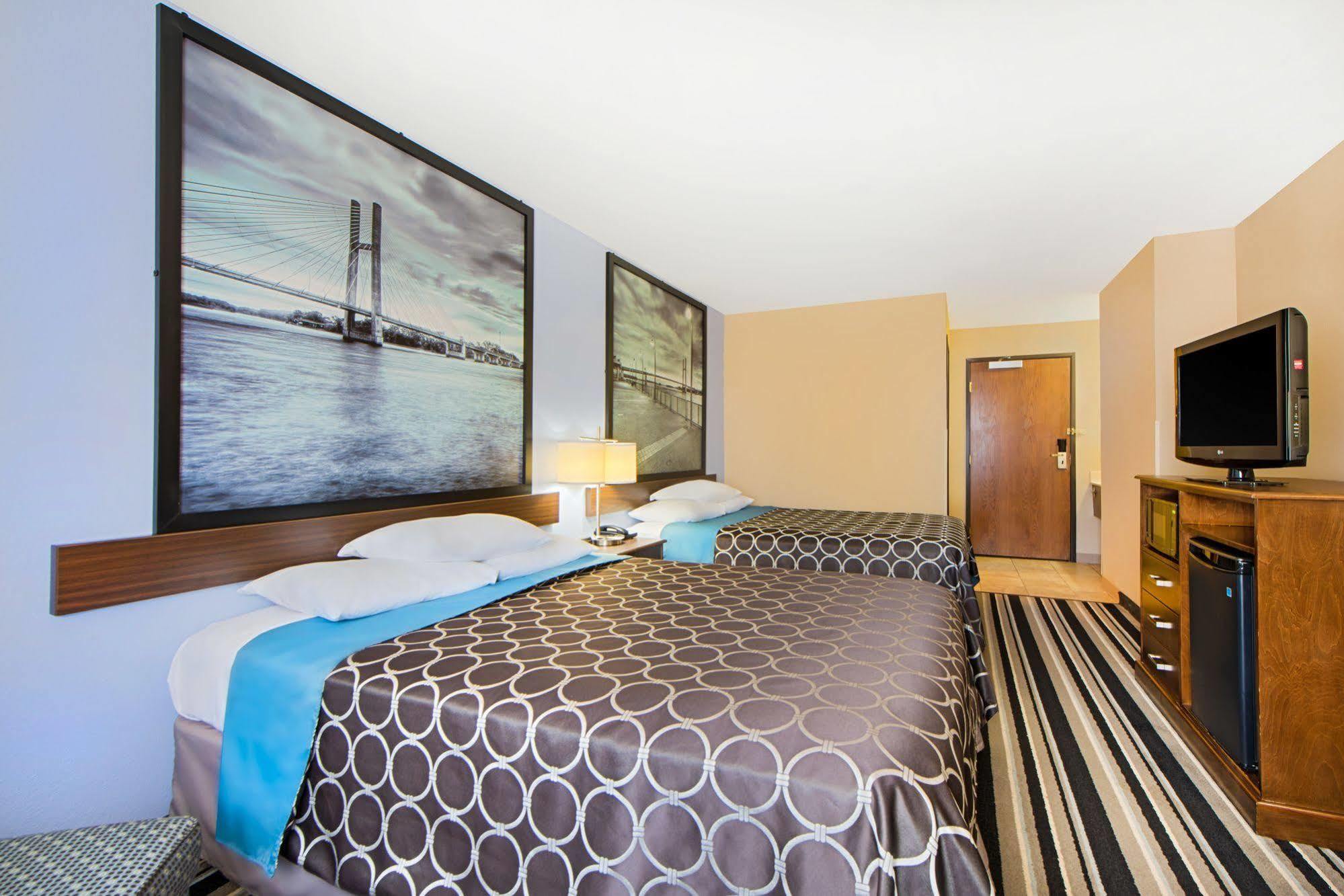 Super 8 By Wyndham Fairfield Hotel Exterior photo